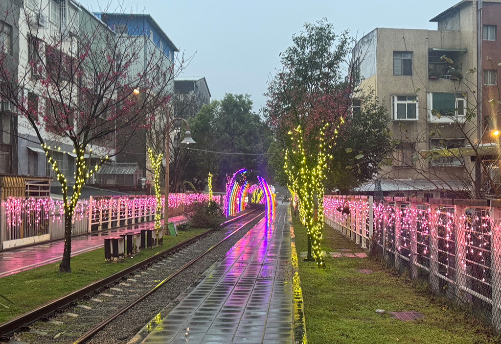 《カラフルな都市》- 周俊皓